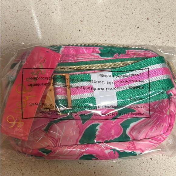 Lily Pulitzer Jeanie Belt Bag in Kelly Green/Hbis Kiss - Picture 3 of 5